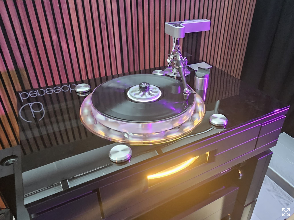 Wilson Benesch Turntable
